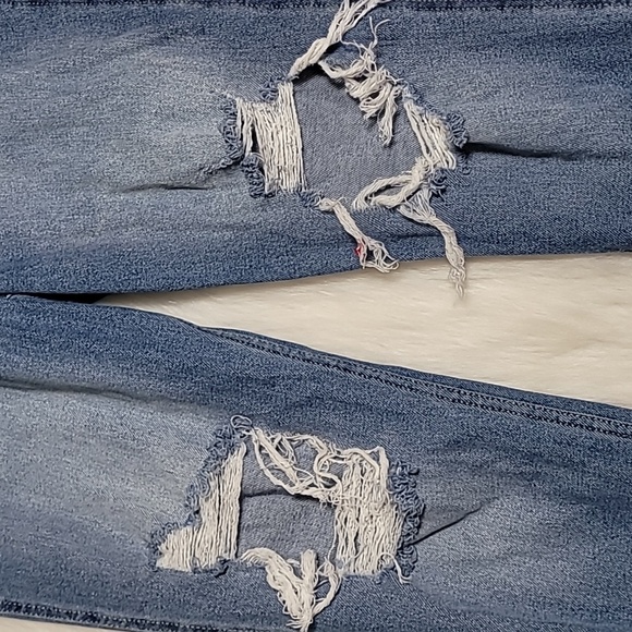 FLAWED! Hollister Curvy Ultra High Rise Mom Denim Jeans Size 5R / W27L27 - Picture 12 of 12